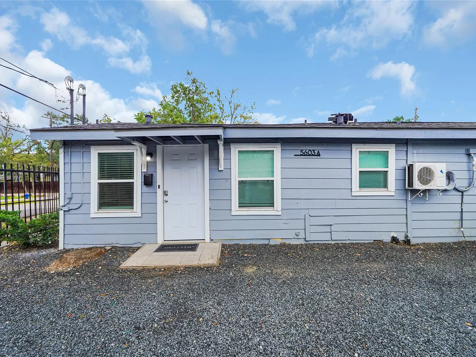 1 bed, 1.0 bath, 700 sqft, $995 — Photo 2