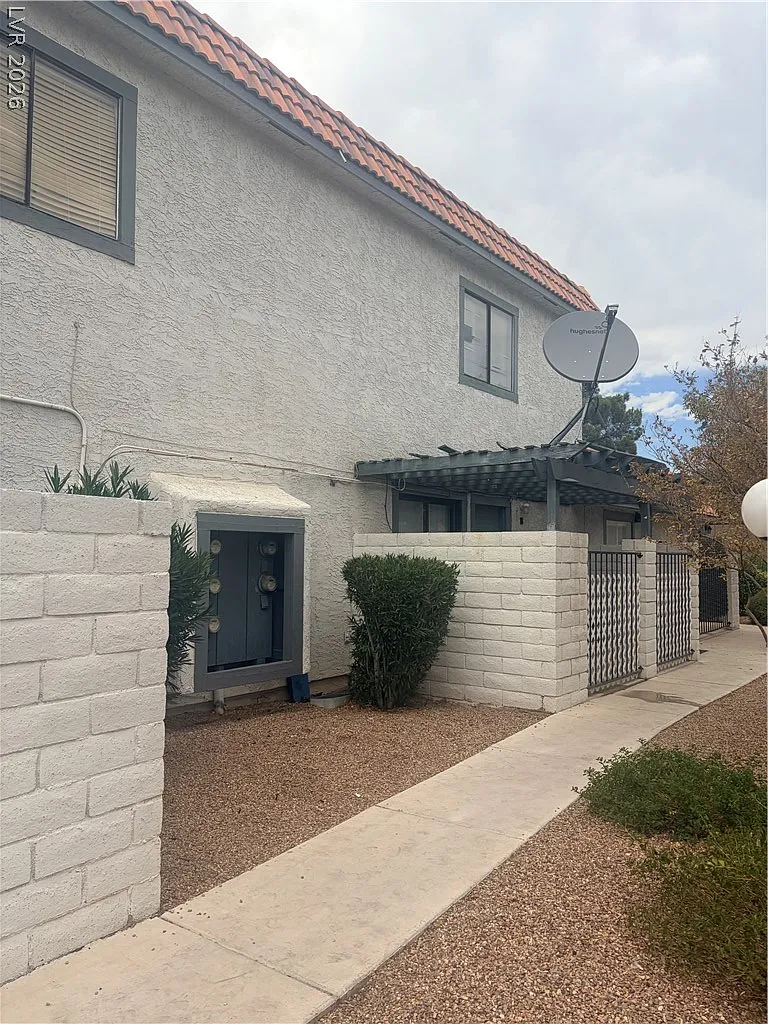 2 bed, 1.5 bath, 630 sqft, $1,400 — Photo 3