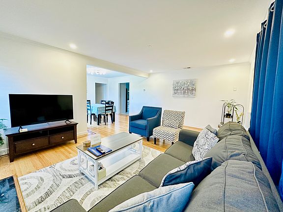 3rd image of 463 Helen Dr