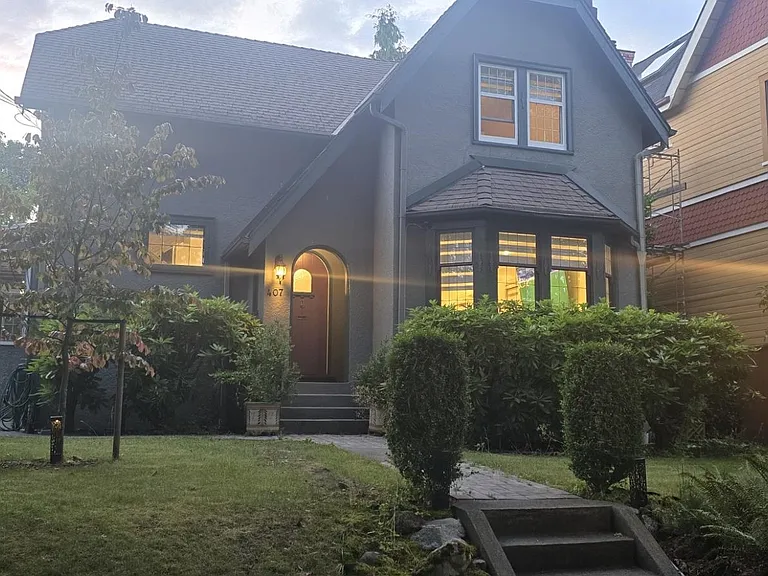 407 Saint George St — Photo 36