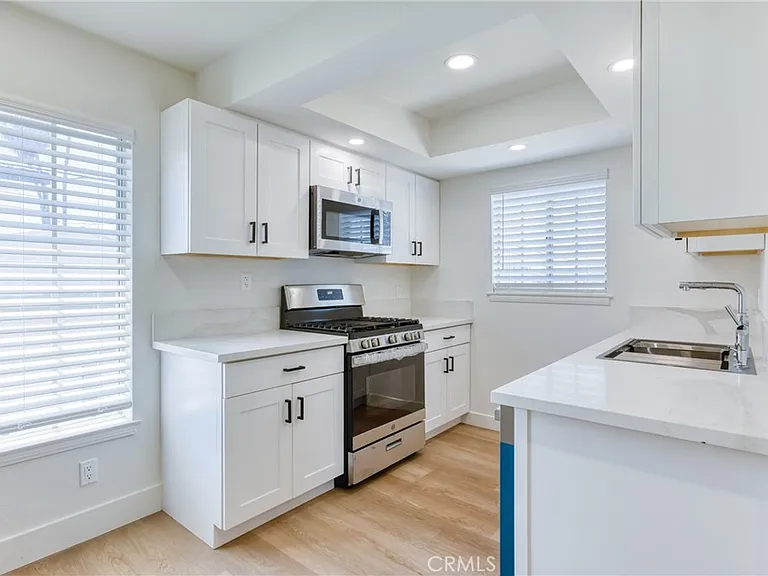 320 W Truslow Ave #D — Photo 20