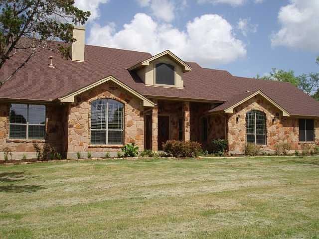 1st image of 205 Meadow Woods Dr