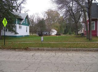 303 E 2nd St, Morris, MN 56267