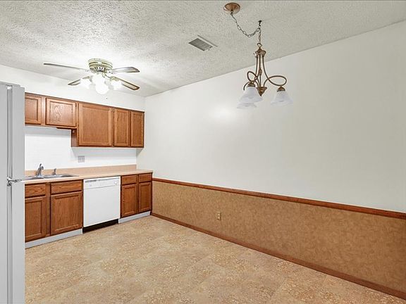4th image of 713 Fairmont Dr APT 1A