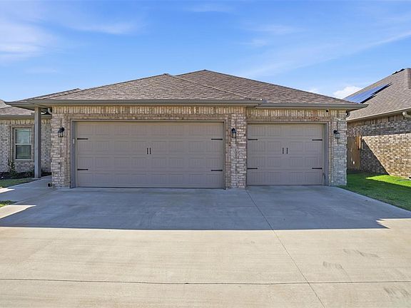 3rd image of 206 NW Granite Ave