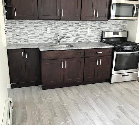 2nd image of 176 Fillmore St #1R