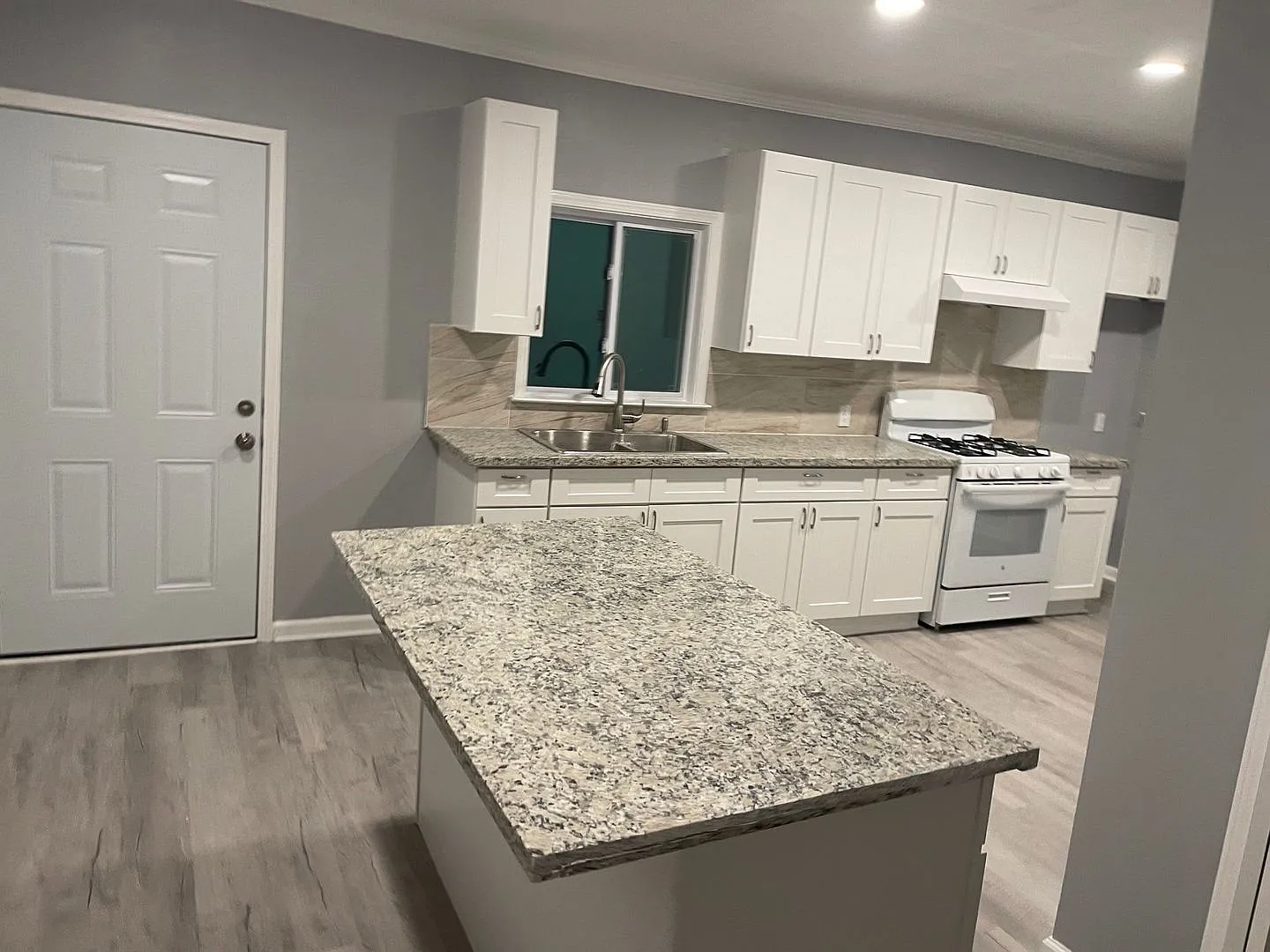 3 bedrooms 2 baths - Only $1500 Per Month — Photo 3