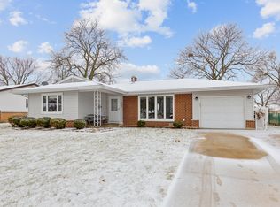 1160 Hickory Ln, Elk Grove Village, IL 60007