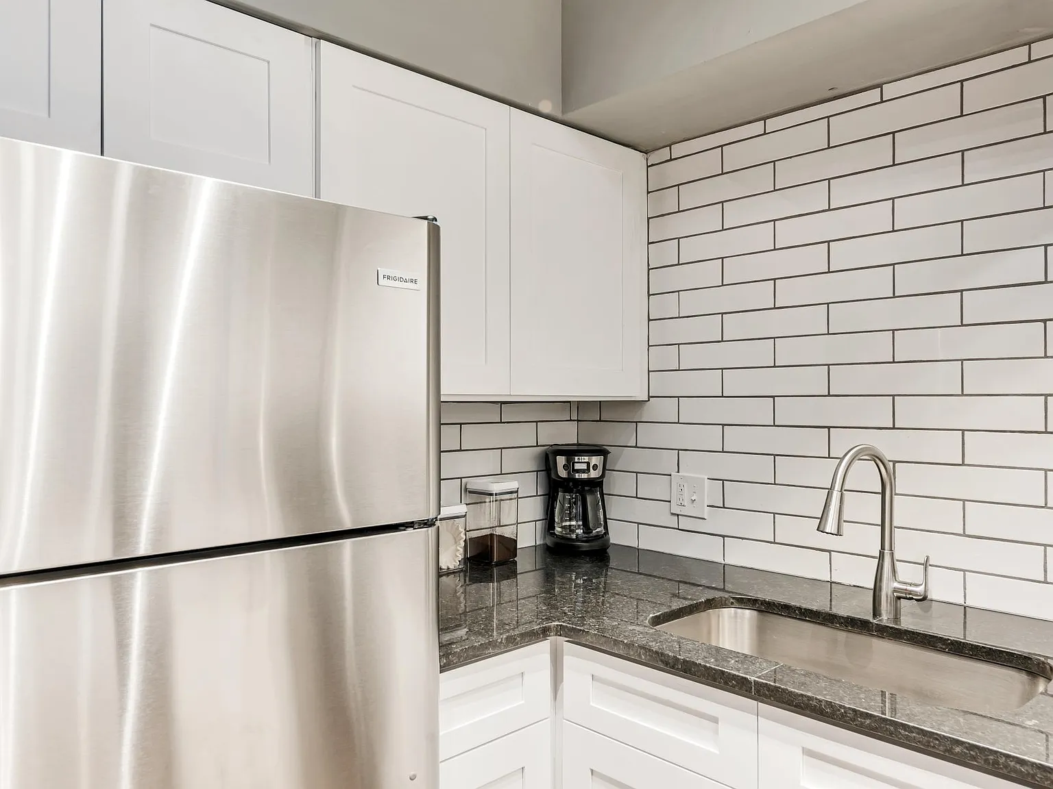 3 bed, 1200 sqft, $1,800 — Photo 2