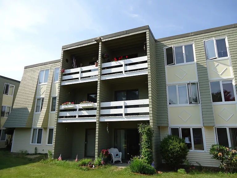 Hyannis House Apartments — Photo 21