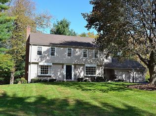44 Beacon Hill Dr, West Hartford, CT 06117