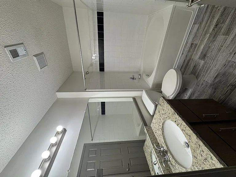Wesley St. Claire Apartments at Lawrenceville — Photo 167