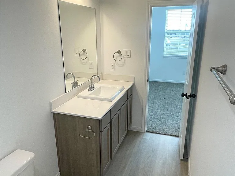 802 W Loop — Photo 16