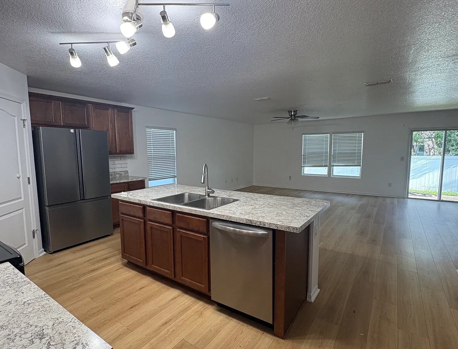 4 bed 2 bath Home - 6 Miles from Kingsbay — Photo 3