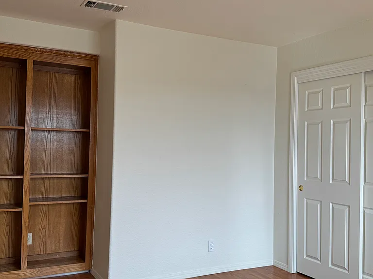 Downstairs Bedroom (10' x 14")