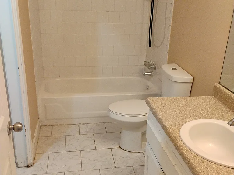 1230 Winslow Dr — Photo 4