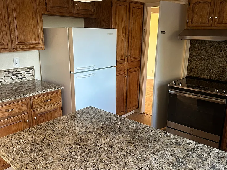 16962 Columbia Dr — Photo 12