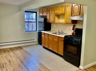31 3rd Ave #3, Brooklyn, NY 11217