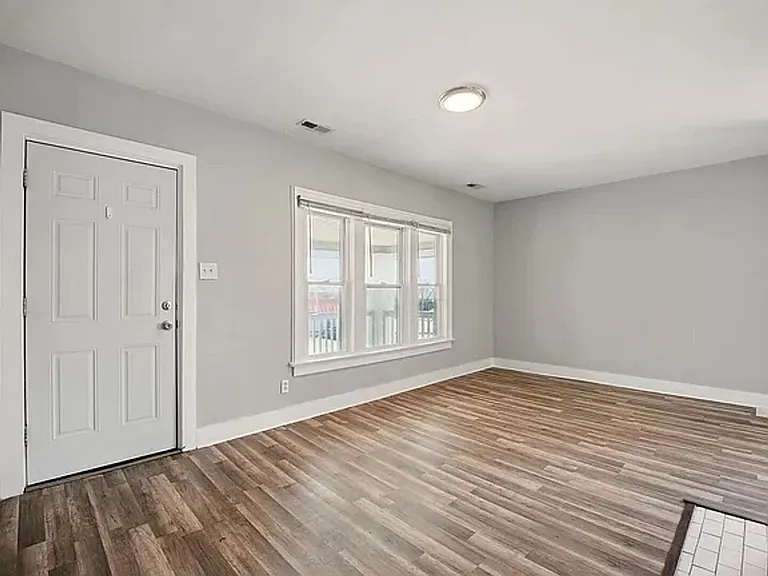 833 Lilley Ave — Photo 3