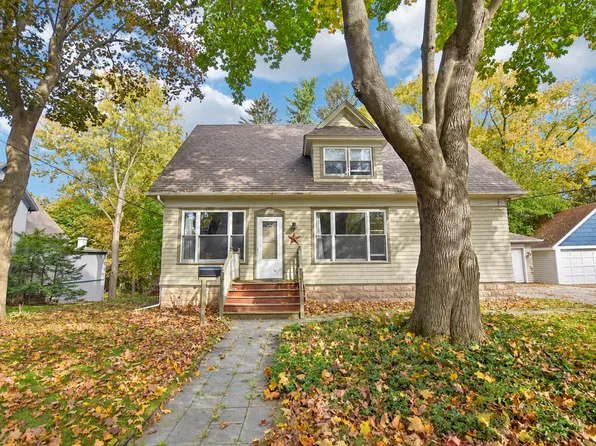 349 Vine St, Woodstock, IL 60098
