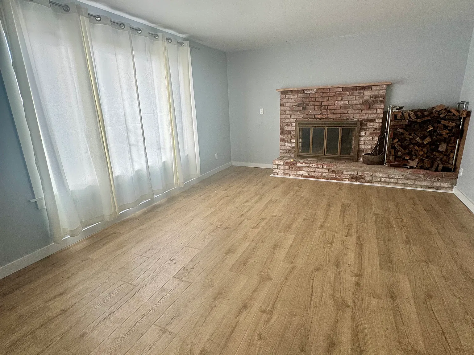3 bed, $2,400 — Photo 1