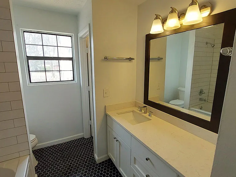 1004 Clay St — Photo 28