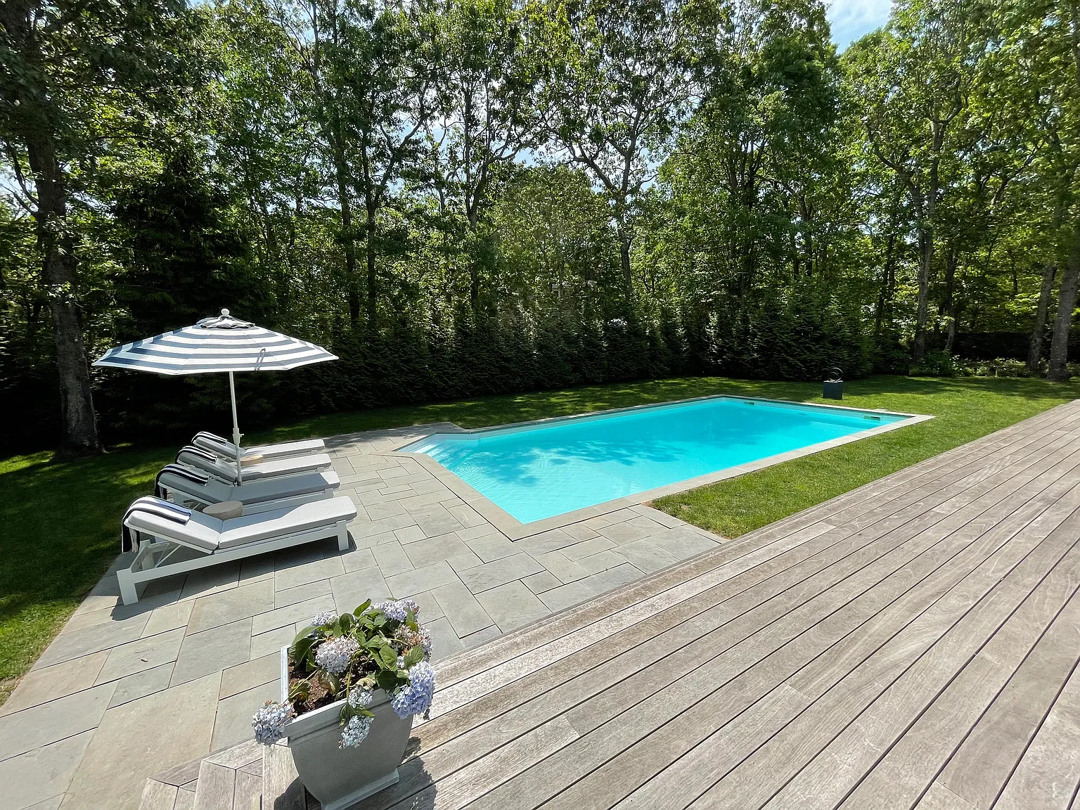 East Hampton Oasis with Pool — Photo 1