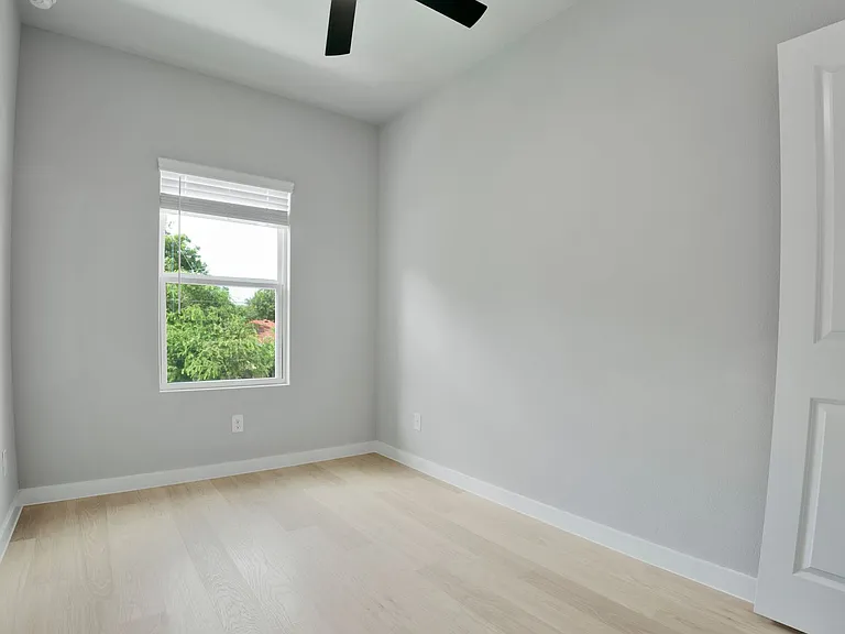 525 Dakota St — Photo 25