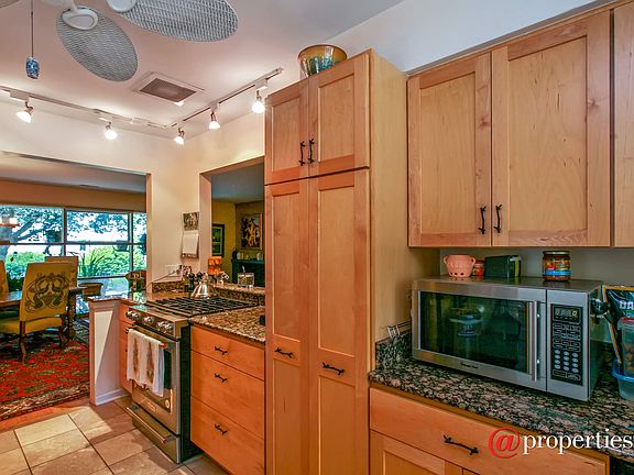 Kitchen / Breakfast Room