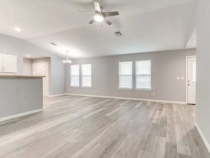 2515 Leeds Ln — Photo 31