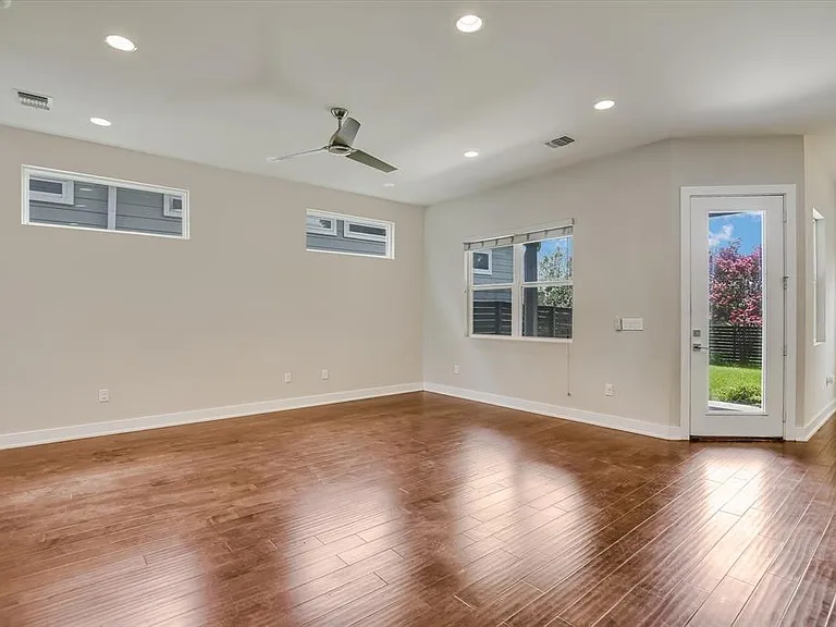 7125 Boyle Dr — Photo 6