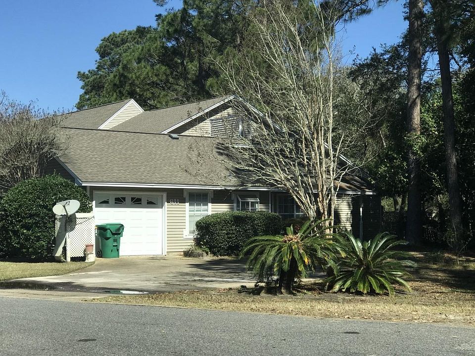 1st image of 611 Emerald Ln