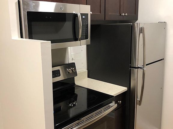 3rd image of 6008 N Winthrop Ave APT 202