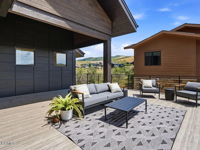 1285 E Lasso Trl — Photo 71