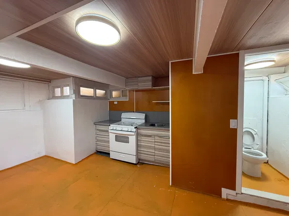 735 9th Ave #D, Honolulu, HI 96816