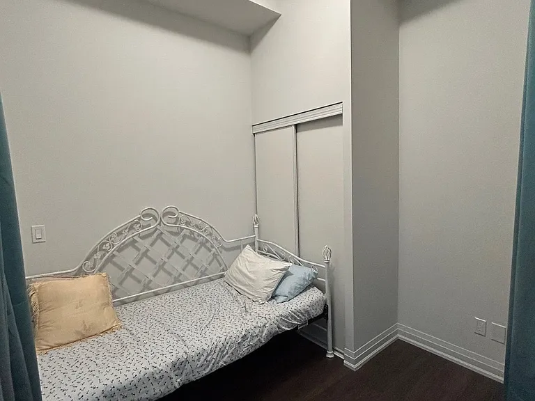 20 Meadowglen Pl E #822 — Photo 21