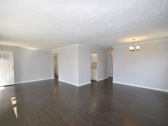 5th image of 1425 Woodcrest Dr