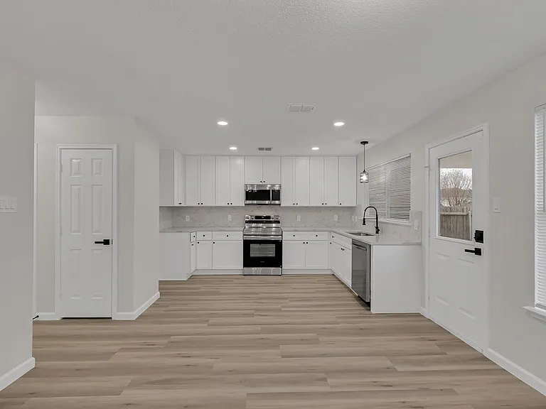 438 Stanley Falls Dr — Photo 22