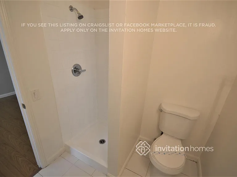 1017 W 73rd St — Photo 16