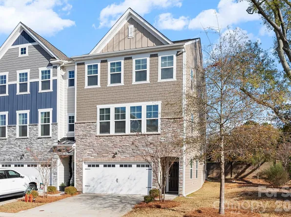 15008 Holly Run Ln, Charlotte, NC 28277