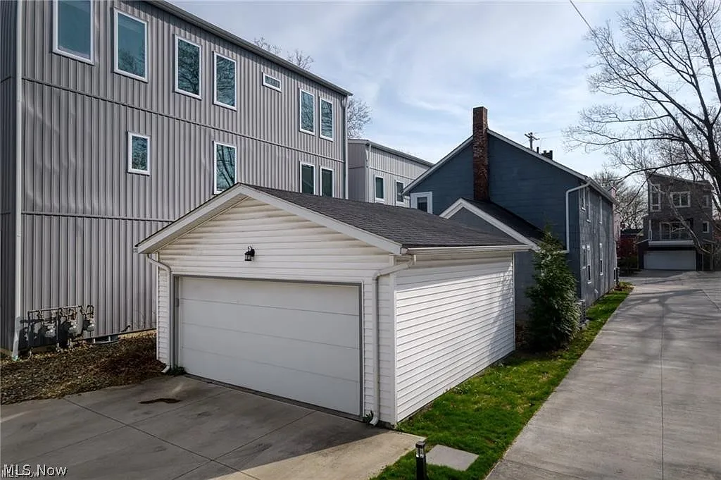 2 bed, $1,795 — Photo 2
