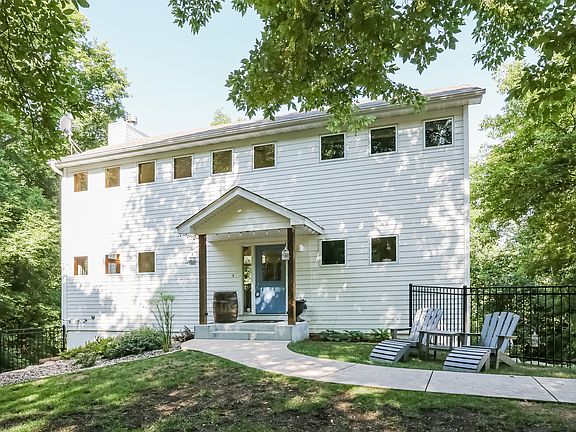 Lovely home on a pond