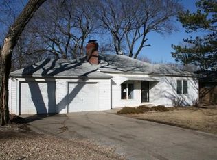 1940 SW 29th St, Topeka, KS 66611