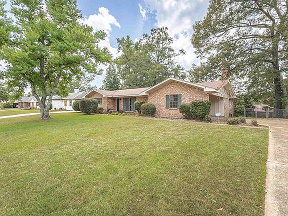 3rd image of 113 Jennifer Ln