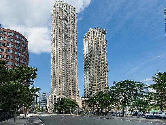 2nd image of 88 Morgan St APT 3905