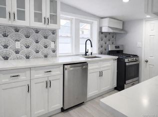 70 S Cottage St, Valley Stream, NY 11580