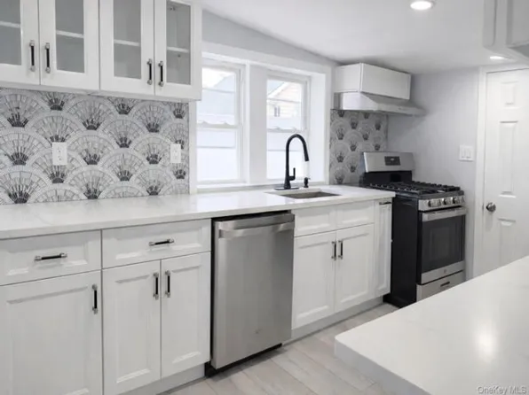 70 S Cottage St, Valley Stream, NY 11580