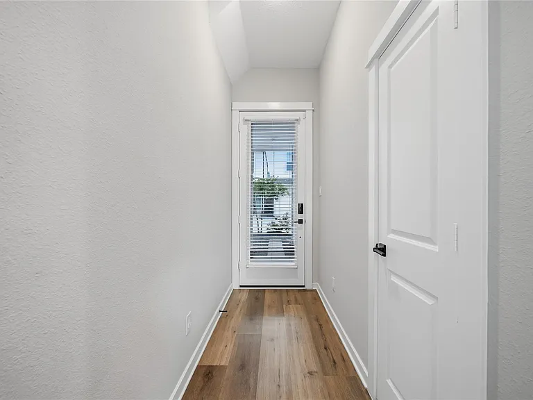 6723 Parker Oaks Ln — Photo 5