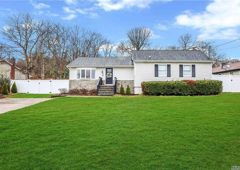 39 Oakcrest Avenue, Farmingville, NY 11738 Zillow