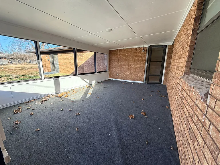1323 SE Clover Ln — Photo 32